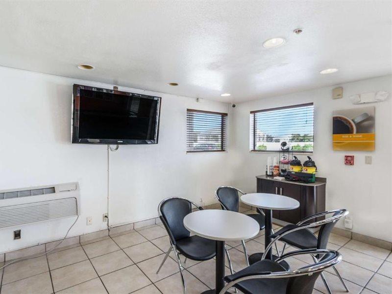 Motel 6-San Marcos, Tx - North Екстер'єр фото