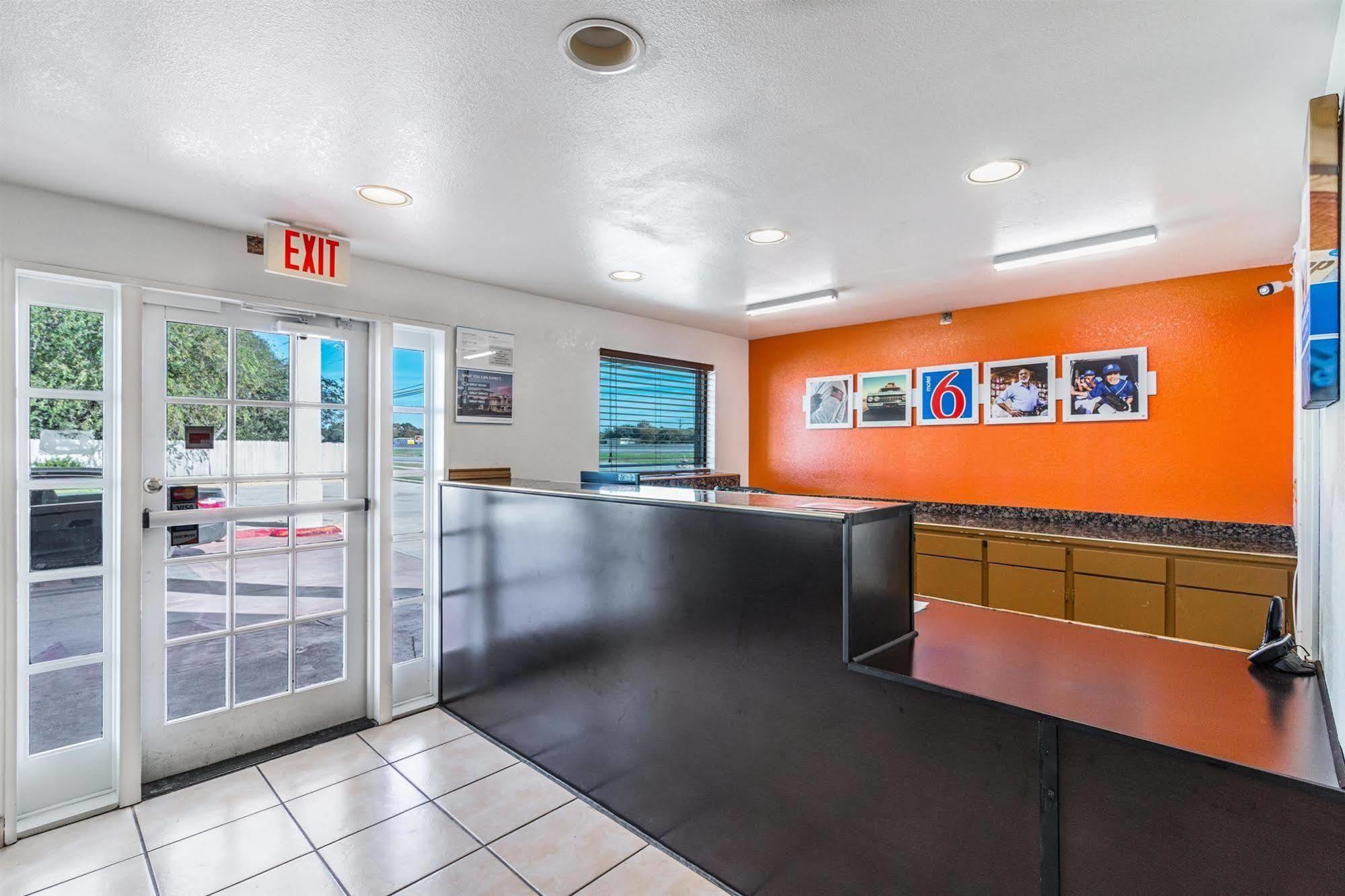 Motel 6-San Marcos, Tx - North Екстер'єр фото