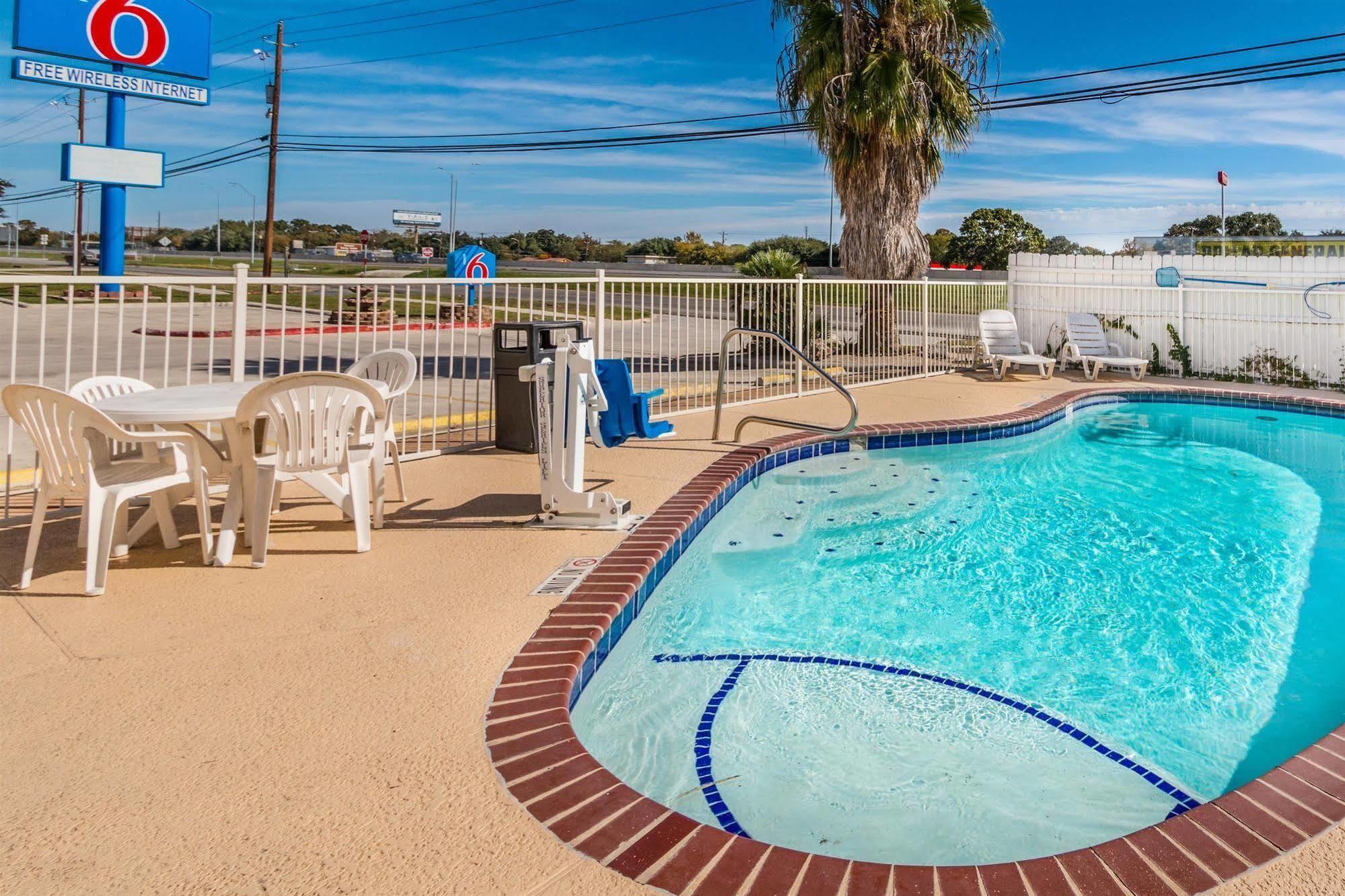 Motel 6-San Marcos, Tx - North Екстер'єр фото